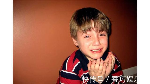 回应|孩子哭闹不止,到底要不要立刻去抱?很多家长都做错了!