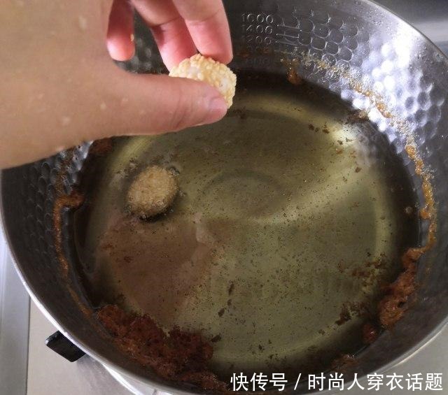  炸麻圆儿，用糯米粉就能做的简单小吃，解馋