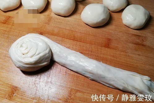 一个萝卜,2个鸡蛋,不用发面,教你这样做馅饼,营养又味美