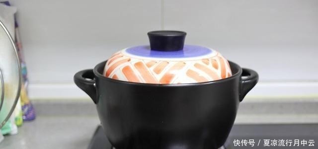 炖鱼不要只加开水，怪不得鱼又腥又嫩，只要一点点，鱼就又嫩又香