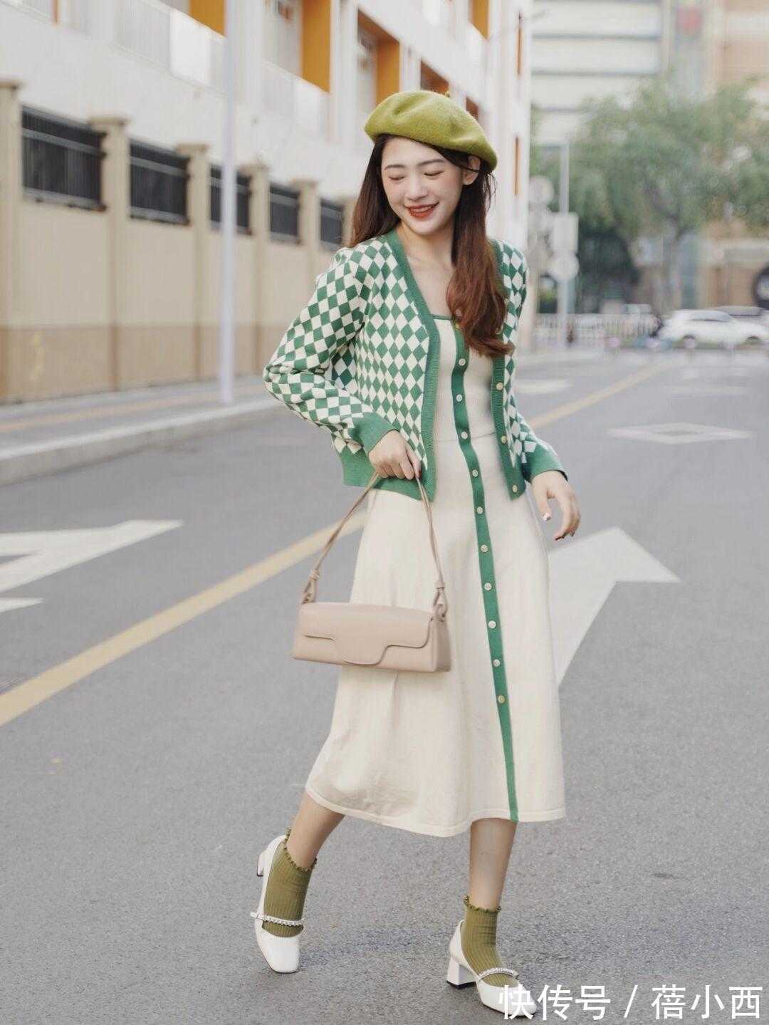 贝雷帽 初春别只知道穿卫衣,试试针织衫+半身裙的搭配,轻松美出新高度