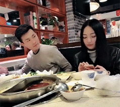 GIF|搞笑GIF:就是这只猫,在家里比我的地位都高