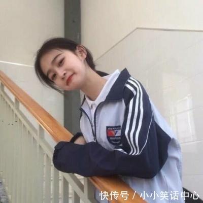 |搞笑段子:刚刚在上课,我一直在玩手机,女老师提醒了我几遍