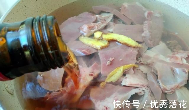 猪心别再炒菜啦,把它煲成汤,清爽可口无腥味,冬季多喝身体好!