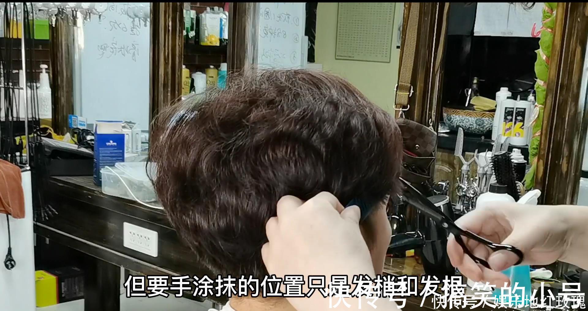 烫发|50岁女人短发这样做,发根蓬松烫+发尾纹理烫,减龄干练又显气质