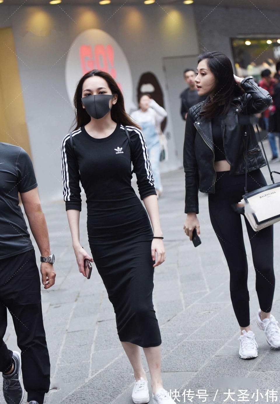 连衣裙|美女街拍:这位可爱的小姐姐!就是完美的S型身材,下班后咱们一起吃火锅吧