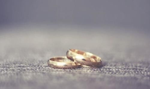 女士戒指戴法含义指什么？胡乱戴，容易引发误会