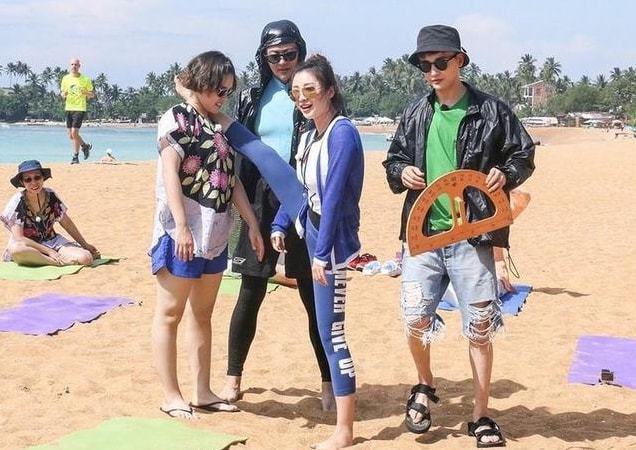 40岁的柳岩:综艺节目教瑜伽,一字马、朝天蹬轻而易举