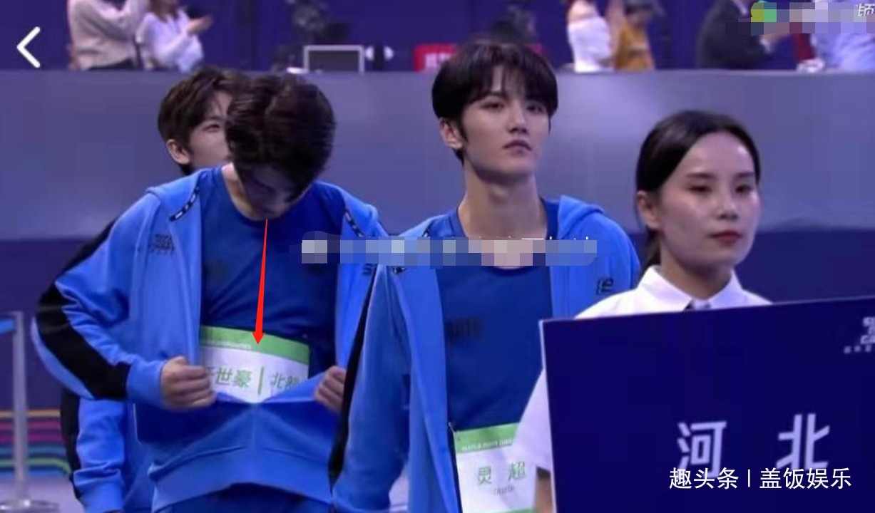 杜海涛主持又出失误！直播念错两位明星名字，被观众质疑势利眼