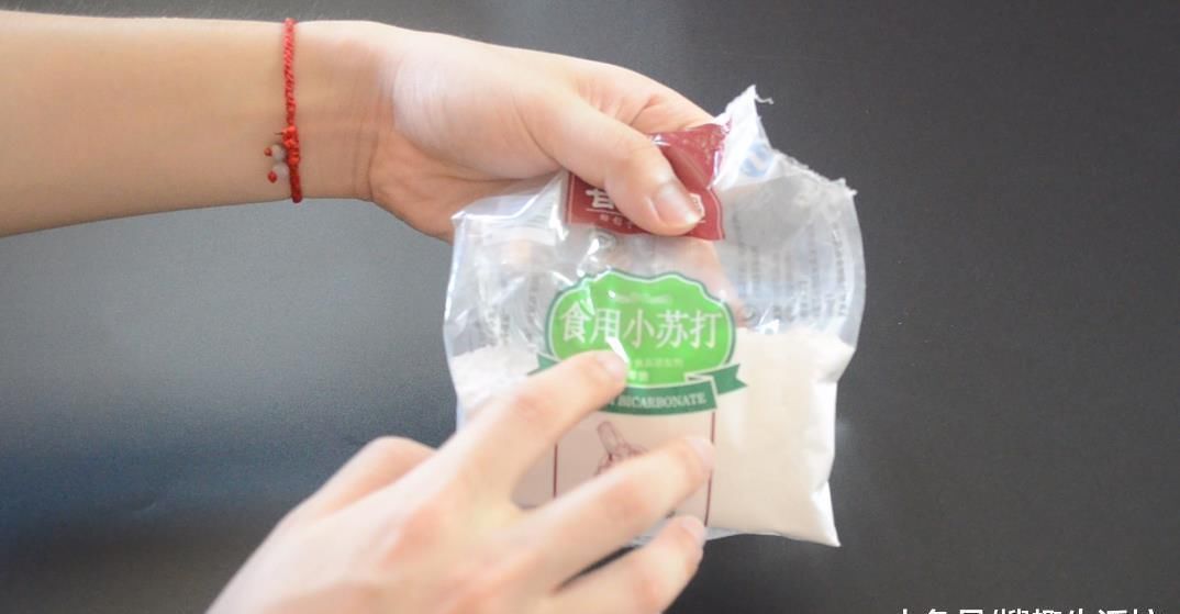 小苏打|不管马桶多黄多脏, 只需倒一碗它进去, 马桶一冲立马变干净