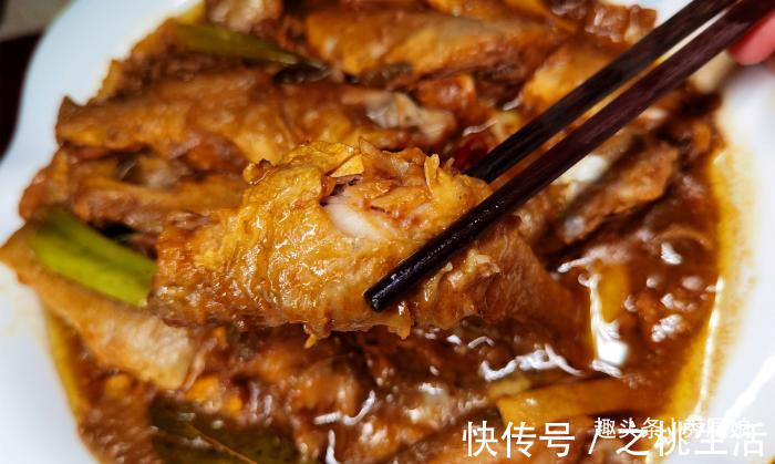 黄花鱼|入秋后，遇到此鱼别手软，8块钱1斤，营养极高，炖一锅香到舔盘子