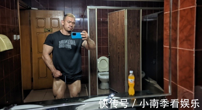 健身房|爱健身的IT小哥哥,十年如一日撸铁,打造出牛蛙般的腱子肉!