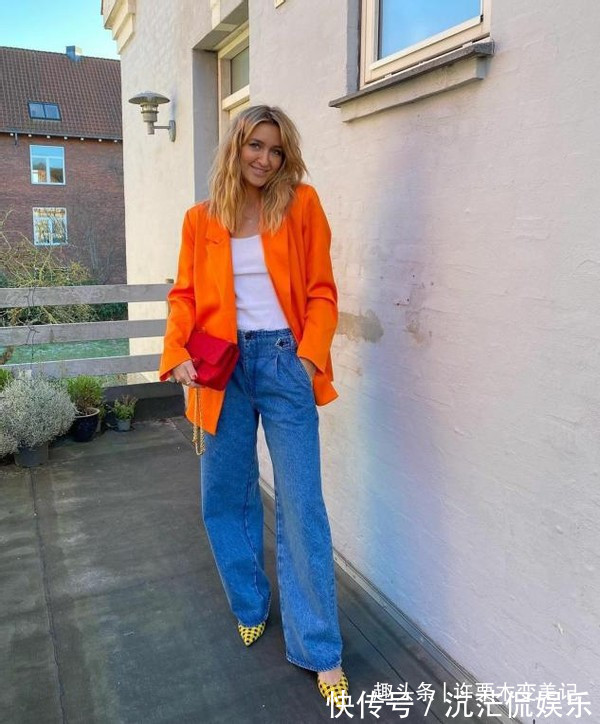 饱和度|过了四十岁的女人,衣柜里这5种颜色衣服别再穿了,显老还掉档次