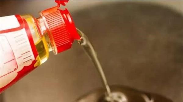 炸过的剩油太多怎么办倒掉嫌浪费,教你这一招,又能当新油用