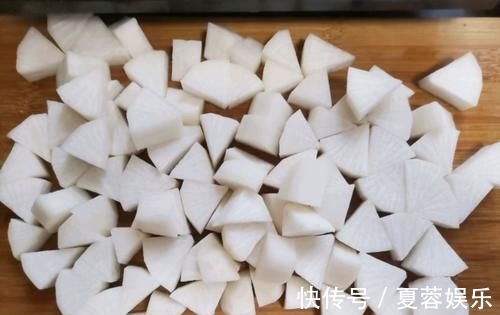 这才是萝卜炖牛腩的家常做法，口感劲道，肉质鲜嫩，汤汁浓郁下饭