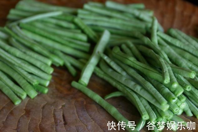 下饭|长豆角烧茄子最好吃的家常做法,软烂入味,非常下饭