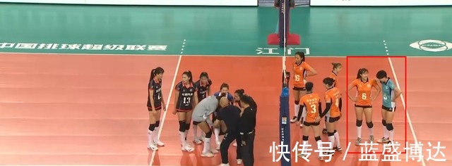 浙江|立判高下!天津女排小将漠不关心遭批,浙江刘雨双手合十道歉获赞!