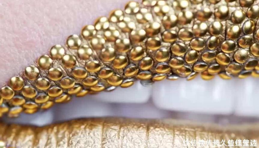 全球最“奢侈”的口红，在嘴唇上涂满“黄金”，看上去非常的惊艳