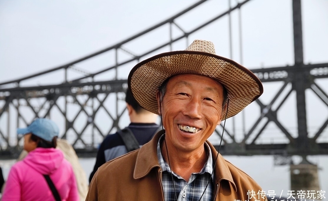 虎山|中朝界河最窄处仅几米宽，真能一步跨？爬上附近长城就能看朝鲜！