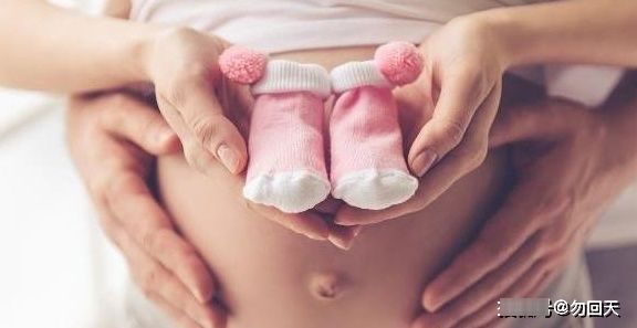 肚子|同样是怀孕，有的不显怀，有的肚子却大得像球？可能离不开这4点