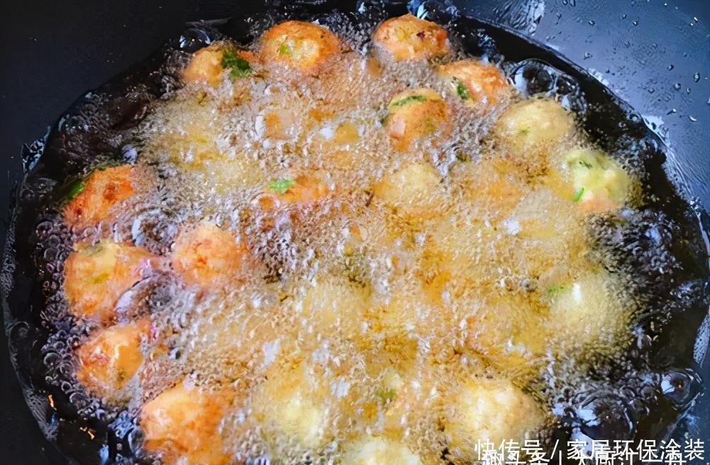 炸丸子有人放面粉,有人放淀粉?全不对,教你这样做,香酥又好吃