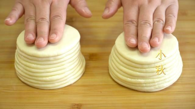 怎么烙饼才能比纸薄教你一个小技巧，一次12张，个个轻薄透亮