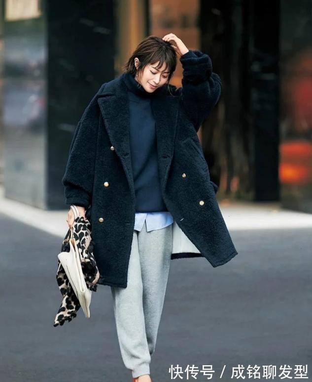 穿搭|五十岁的女人冬装这样搭配,不做作不老套,时尚保暖又显气质