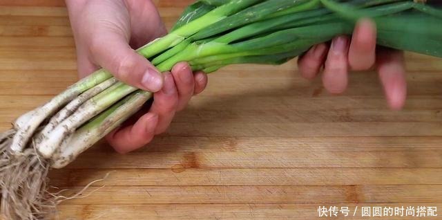 保存|卖葱大爷偷偷告诉我,吃不完的葱这样保存,放一年依旧新鲜