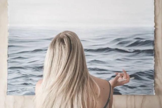 画家$美女画家耗费70根铅笔,用5周时间画了一幅海景,效果让人惊讶