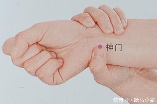 中脘穴|身上的“5扇门”,通向身体的“五脏”,经常拍一拍,少病更长寿