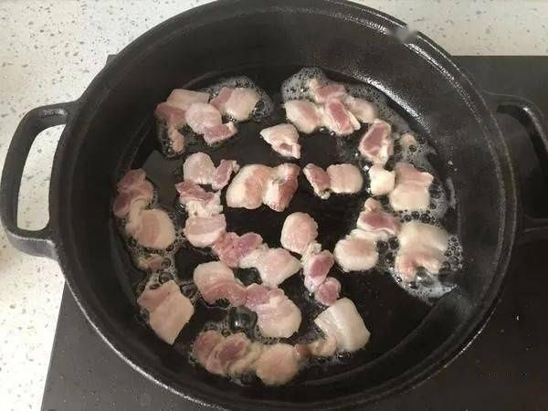 五花肉放点“它”，瞬间好吃10倍，含钙量是黄瓜的5倍！