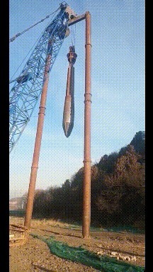 |搞笑GIF:这肯定是摆拍,不信你看这大长腿怎么开车