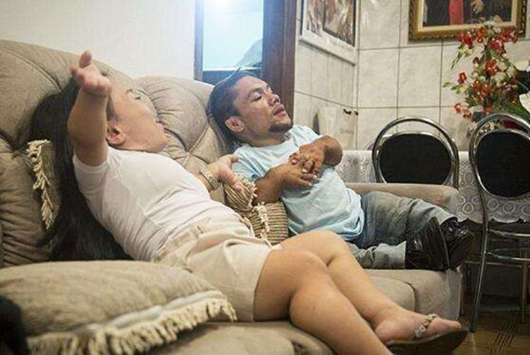 歧视|“侏儒夫妻”不顾医生反对,一意孤行生下孩子,两年后被打回现实