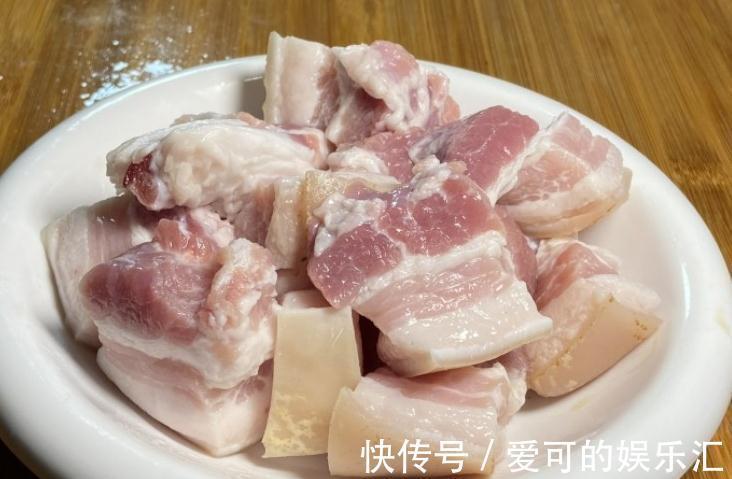 饭店的红烧肉为啥好吃，原来是有技巧，教你一招，软糯鲜香不肥腻