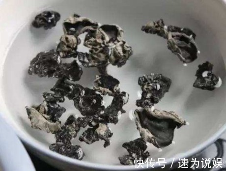 炒木耳总是“噼啪”响多加上1个步骤，木耳不炸锅，鲜香还脆爽