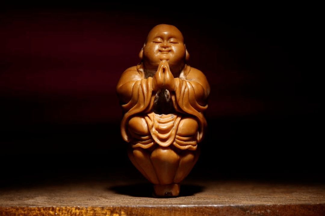 看看盘玩了一千年的橄榄核,才知道包浆原来那么美