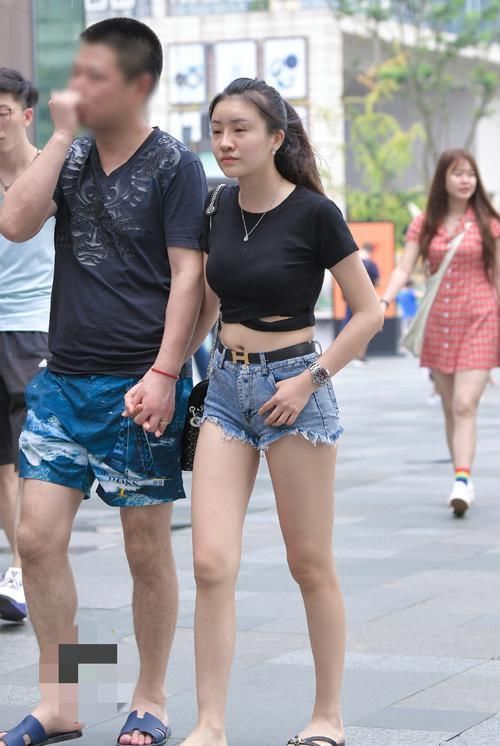 热裤|穿热裤的小姐姐,大长腿展现得淋漓尽致