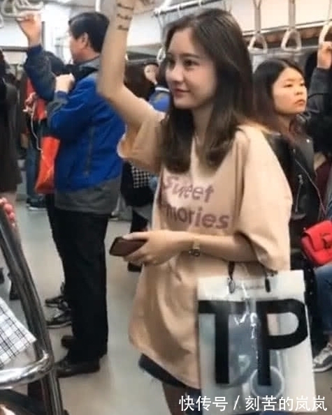 视频|地铁小姐姐成网红,一双“漫画腿”圈粉200w,这个举动让网友恋爱