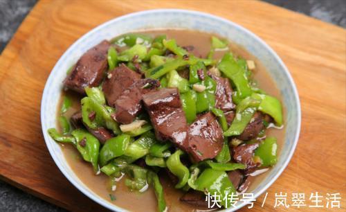 大厨|炒猪血别直接下锅，大厨：多做1步，猪血嫩滑不易散，还没腥味
