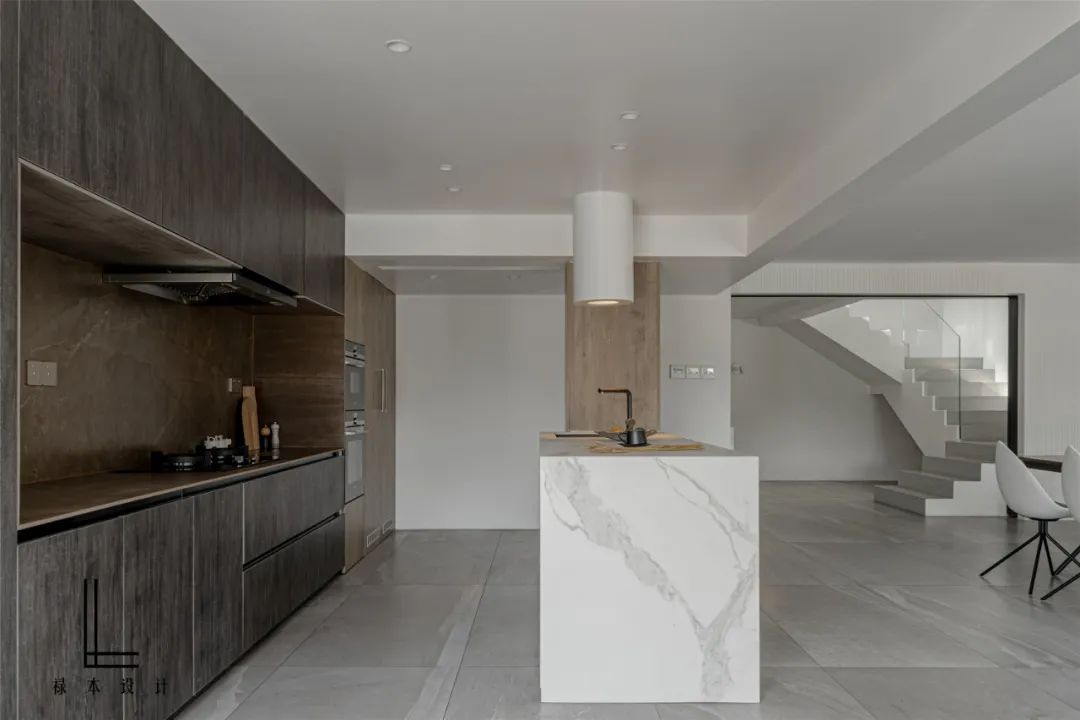 现代|460㎡现代极简，净白的空间，流畅优雅的造型，满屋高级的大气