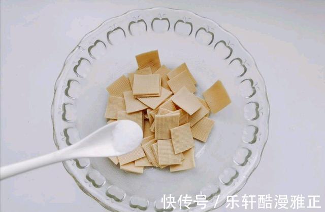 调味料|在家做网红烤豆皮,1块钱做一堆,好吃还美味