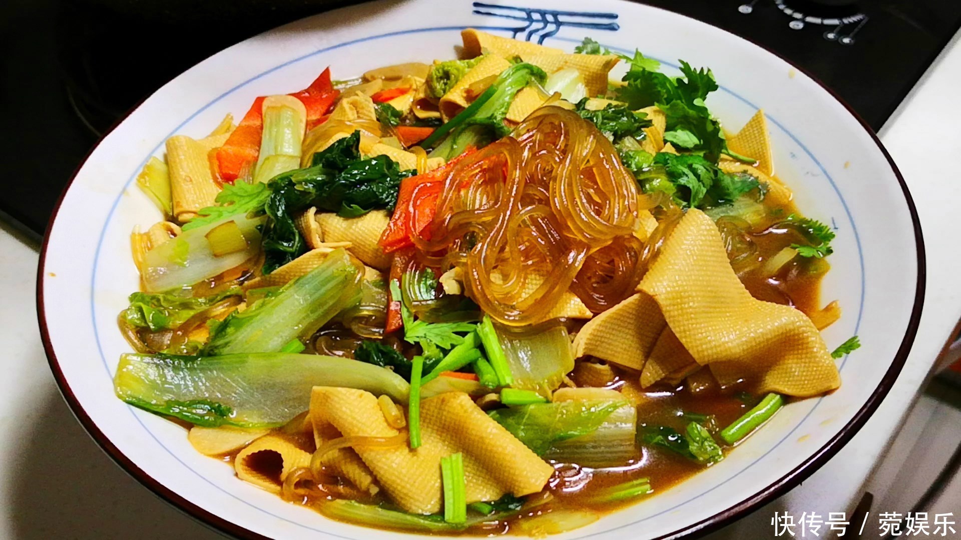 炖粉条时，多加2样食材，味道格外香，每次上桌汤都不剩下，香！