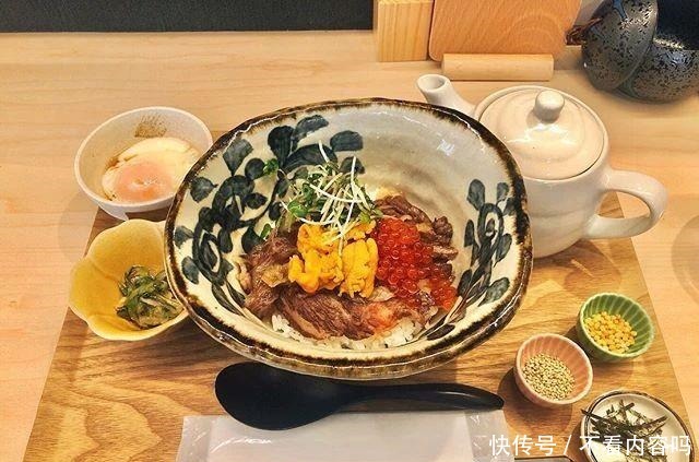 日本喜爱的治愈系美食，是一碗热气腾腾的茶泡饭