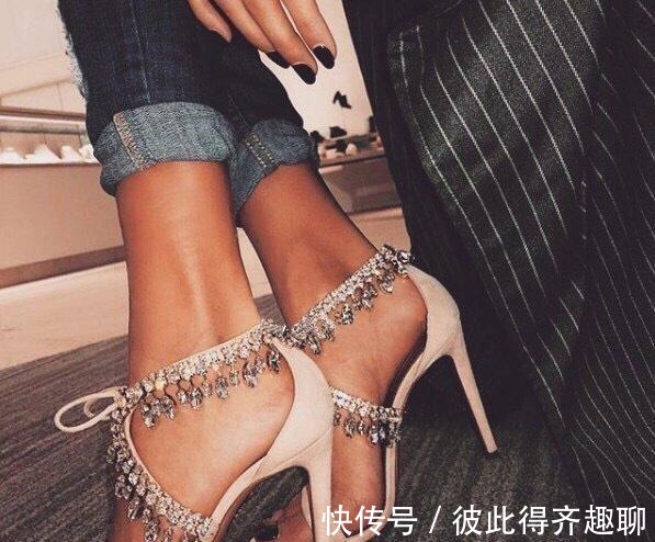 鱼嘴|穿上高跟鱼嘴鞋,让你双足传递音符的步伐,演绎迷人身材