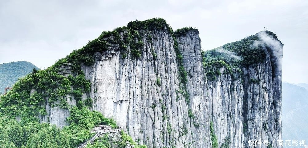恩施大峡谷|湖北这处5A景区 被誉为世界地质奇观 150米石柱千年不倒实属罕见