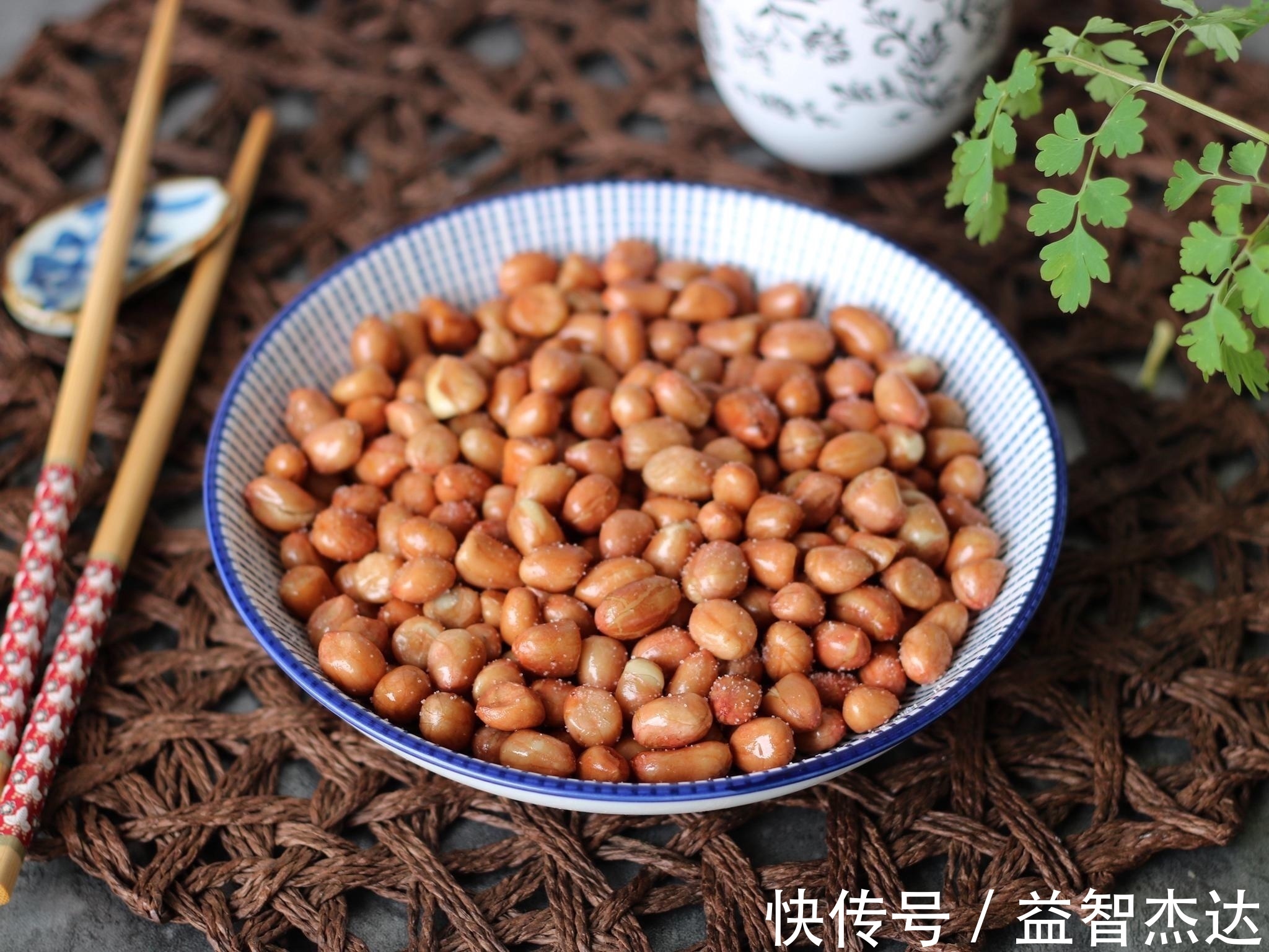 炒花生米|炒花生米用哪种油大厨用对了,花生不吃油,放一个星期嘎嘣脆