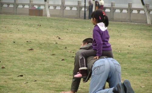 生儿生女|等了百年终于有女宝出生,这个只生儿子的家族沸腾了:广告牌安排