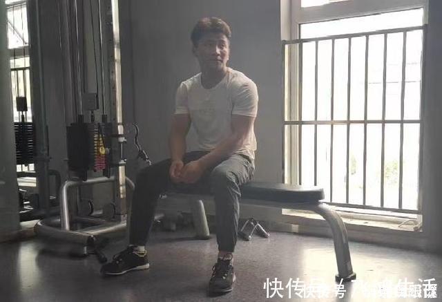 呲牙|健身男孩太壮了，穿上衣服都藏不住，怎么做到穿衣显瘦、脱衣有肉