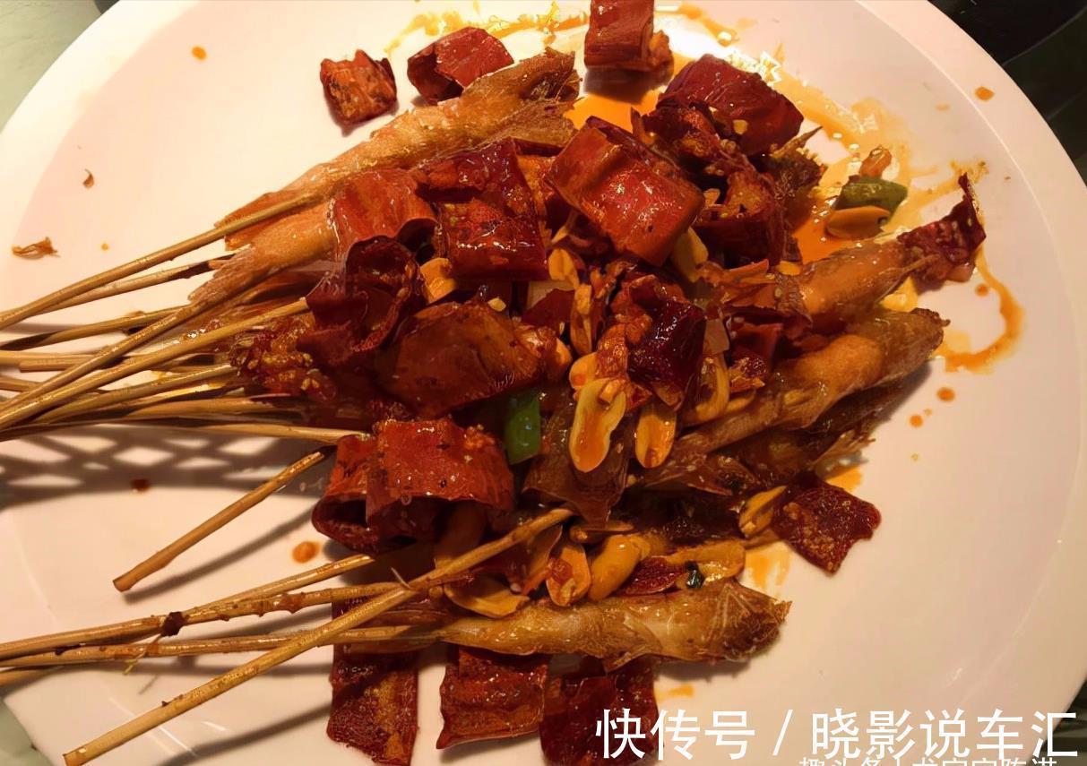 请公公婆婆吃饭,点了13个菜,吃掉1个月生活费,您觉得值吗?