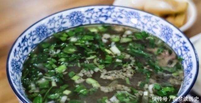 西安藏在回民街30多年的水盆羊肉,有人早上4点起床,来喝头汤